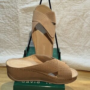 David Tate NWB Perforated Sand Suede/Leather Wedge Slide Sandals Womens 8WW